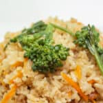 plato de arroz integral con verduras