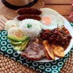 plato de bandeja paisa colombiana