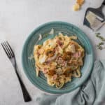 Plato de fettuccini con salsa boscaiola