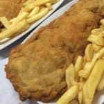 cachopo con patatas fritas