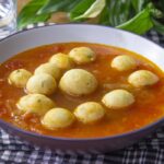 Caldo con bolitas de papa