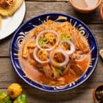 plato con cochinita pibil