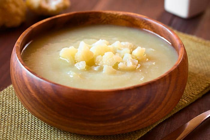 Plato de crema de coliflor