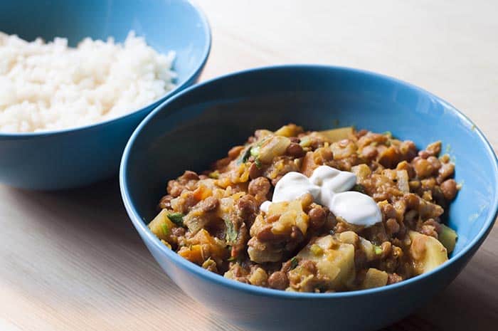 curry de lentejas y calabaza con yogurt