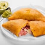 empanada de jamón y queso venezolana