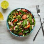 plato de ensalada de acelgas con quinoa