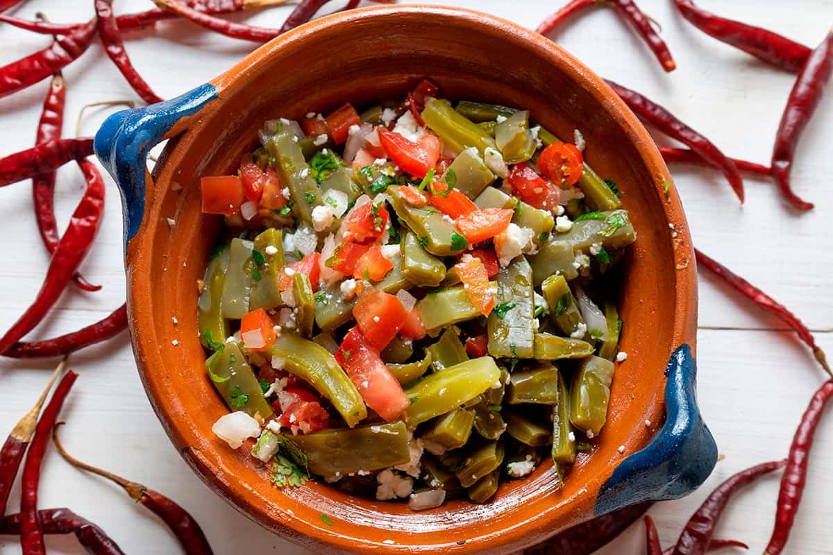 ensalada de nopales mexicana