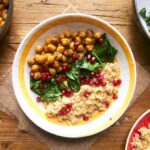 Bol de quinoa, espinacas y garbanzos