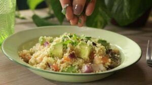 ensalada de aguacate y quinoa