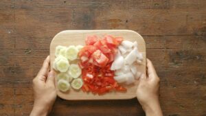 Ensalada de garbanzos con pepino y bacalao