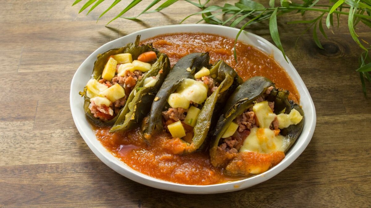 Chiles poblanos rellenos de carne