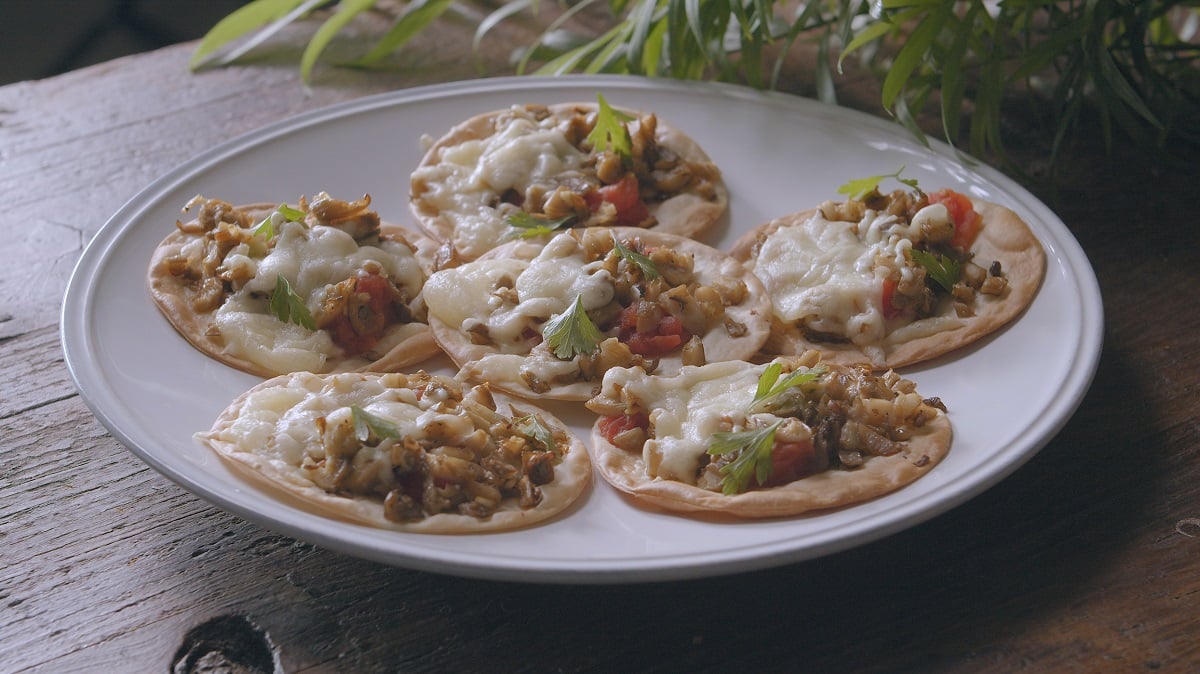 Mini pizzas de queso y setas