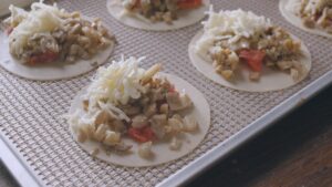 Mini pizzas de queso y setas