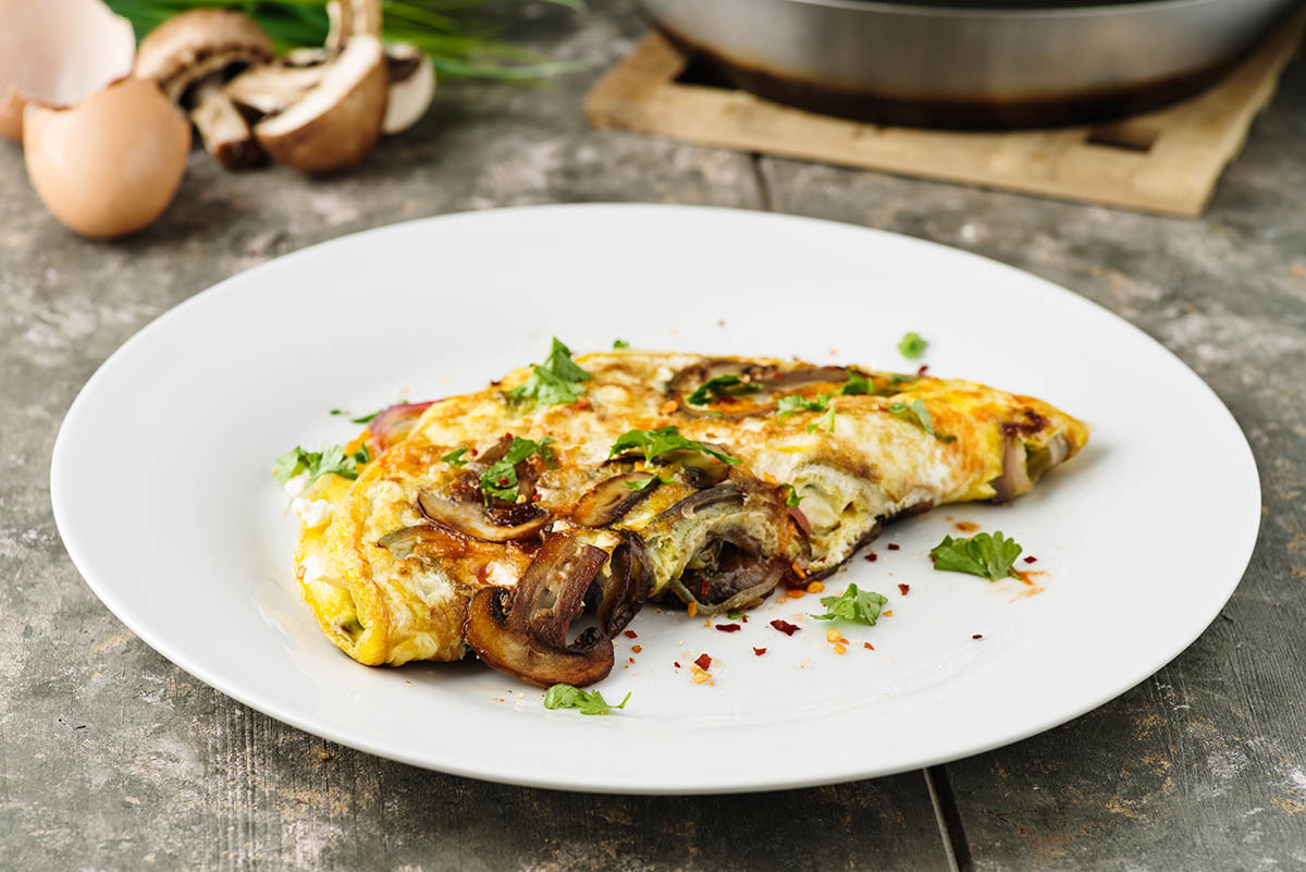 omelette con champiñones y queso