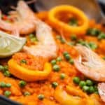 paella de marisco con camarones y calamares