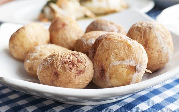 plato con papas arrugadas canarias