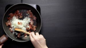 pasta con tomate picante y tocino