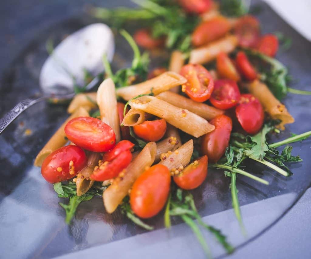 plato de pasta con verduras