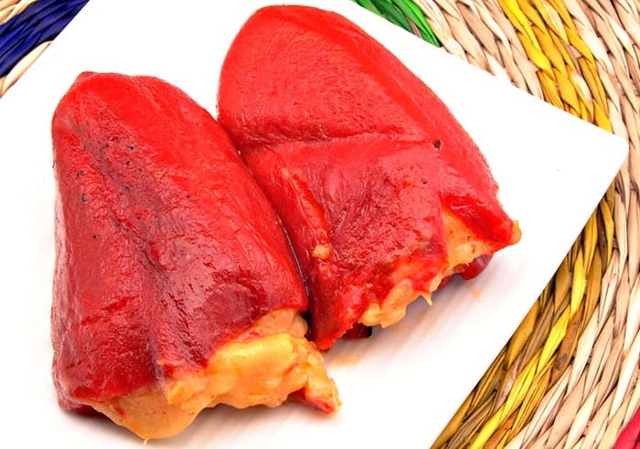 pimientos de piquillo rellenos de bacalao