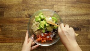 ensalada de aguacate y quinoa