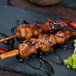 Brochetas de pato con salsa hoisin