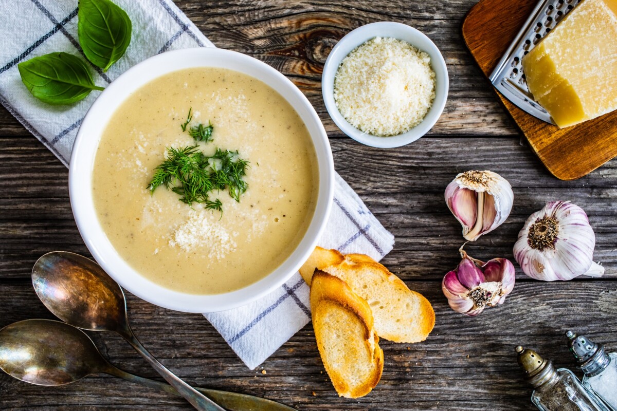 sopa de ajo y perejil