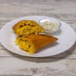 Empanada de pollo venezolana