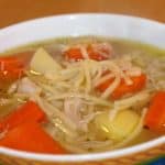 sopa de fideos casera