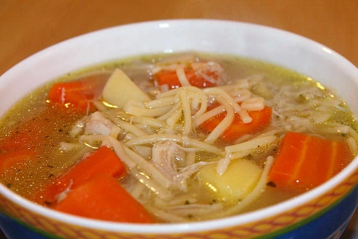 sopa de fideos casera