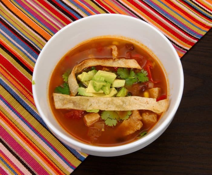 sopa de tortilla o sopa azteca