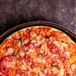 Freepik: Foto de Pizza creado por KamranAydinov