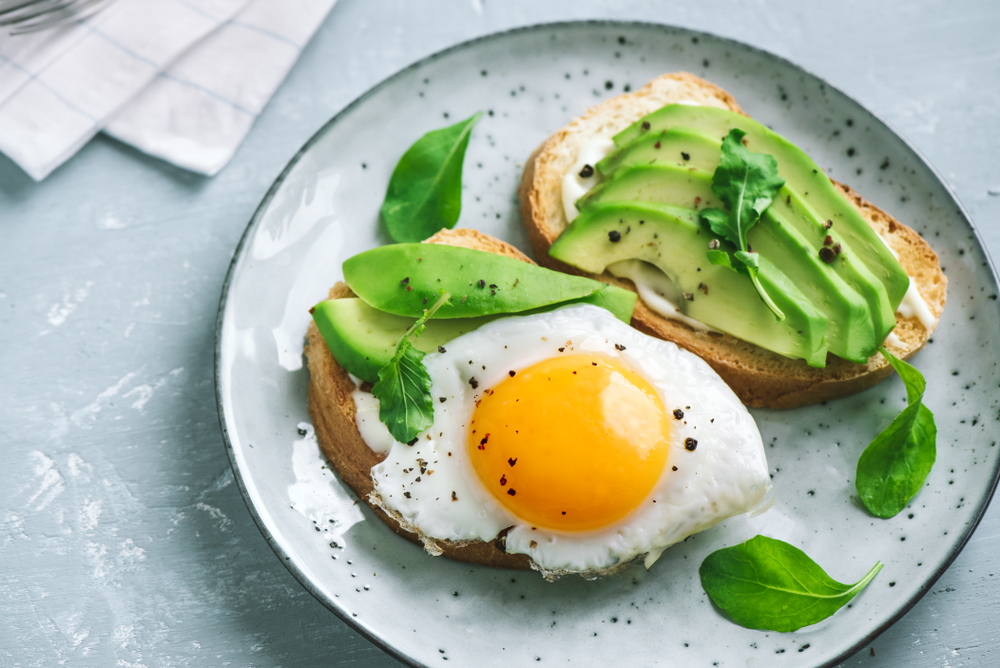 Tosta de aguacate con huevo