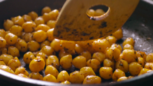 Bol de quinoa, espinacas y garbanzos